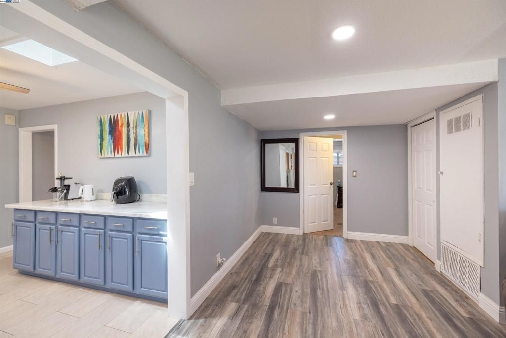 Interior, Recessed Lighting, Wood Texture Flooring
