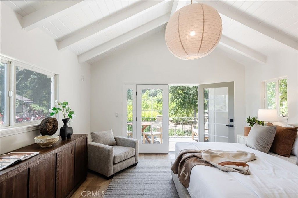 Bedroom, Interior, Pendant Lights, Wood Texture Flooring