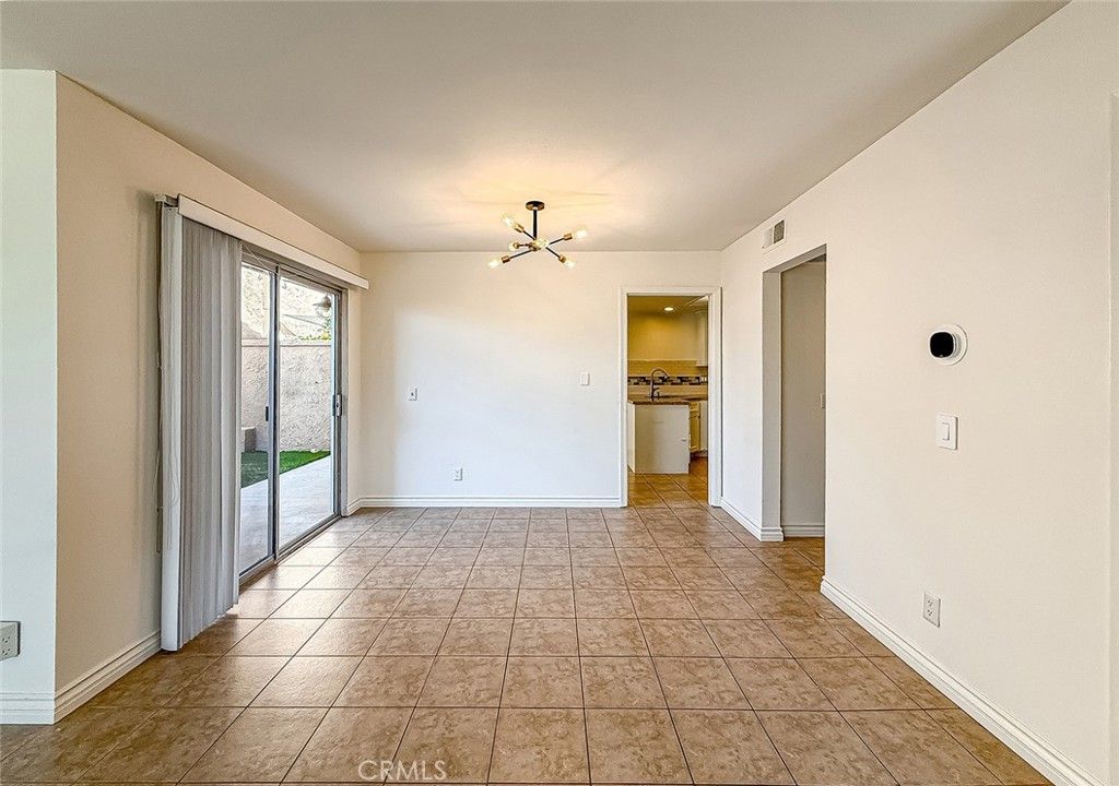 Empty room, Interior, Pendant Lights