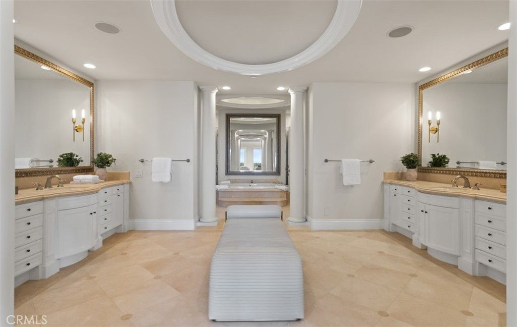 Bathroom, Dual Sink Vanities, Interior, Recessed Lighting