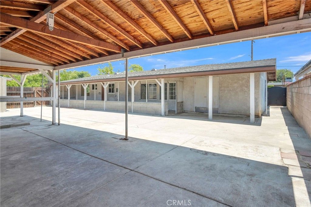 Exterior, Wooden Beams