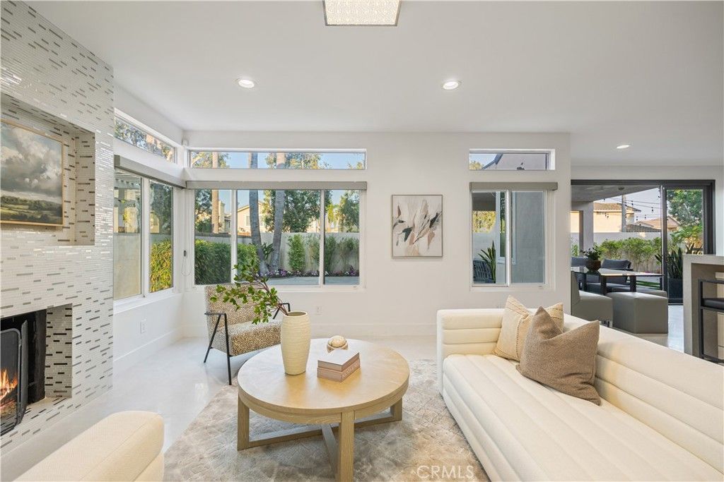 Fireplace, Interior, Living room, Recessed Lighting