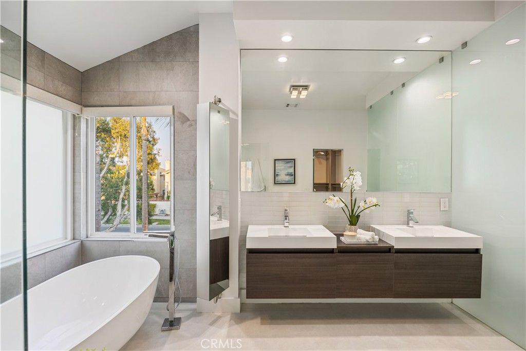 Bathroom, Dual Sink Vanities, Free Standing Baths, Interior, Recessed Lighting
