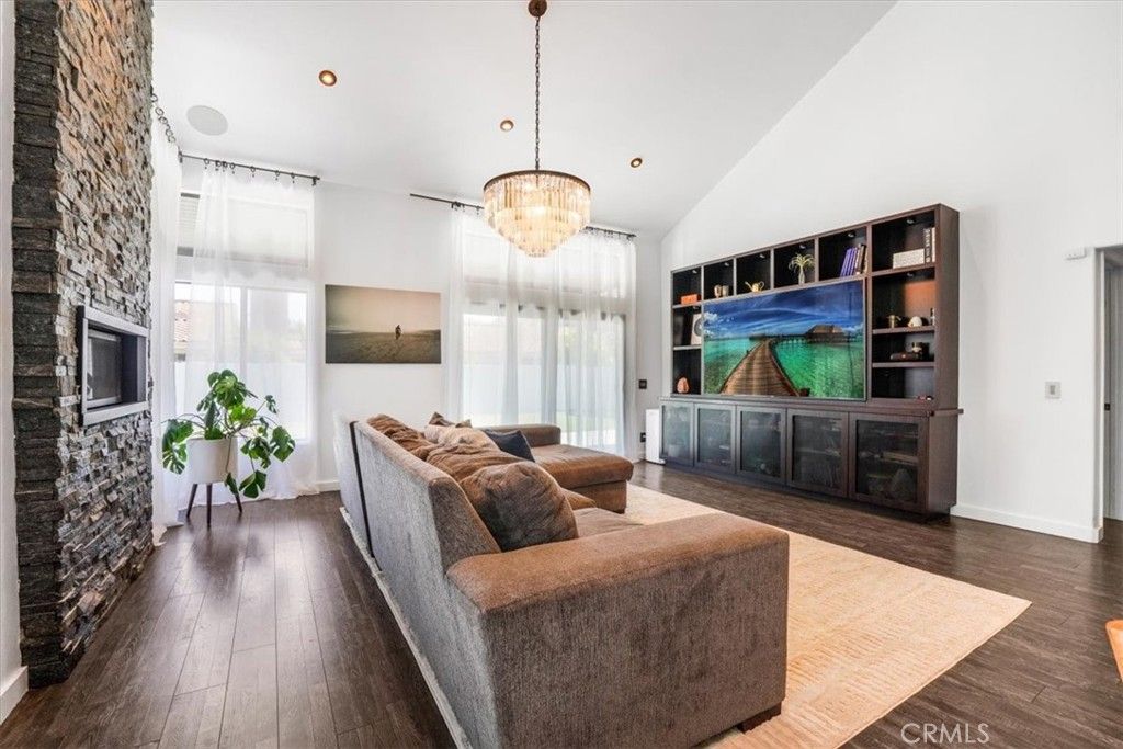 Chandelier, Interior, Living room, Pendant Lights, Recessed Lighting, Wood Texture Flooring