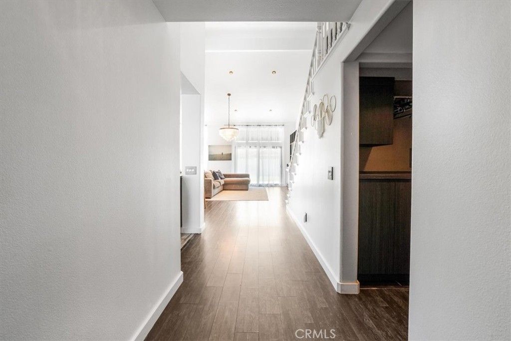 Interior, Pendant Lights, Recessed Lighting, Wood Texture Flooring