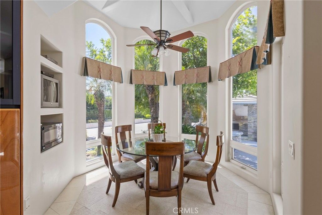 Dining room, Interior