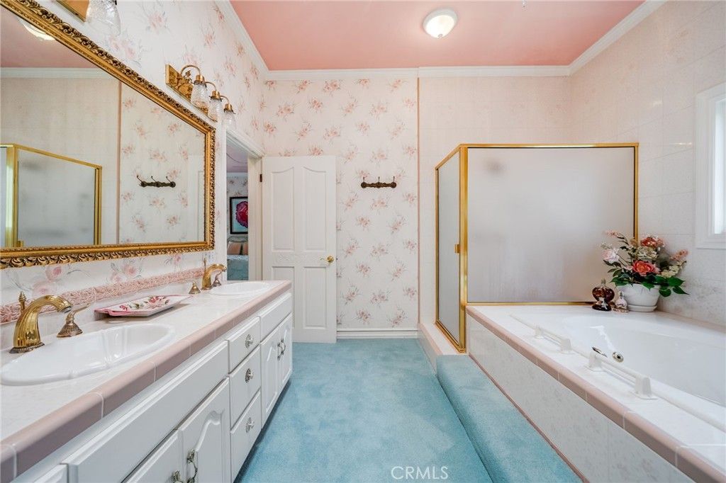 Bathroom, Dual Sink Vanities, Interior, Tile Countertops