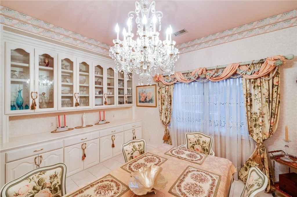 Chandelier, Dining room, Interior