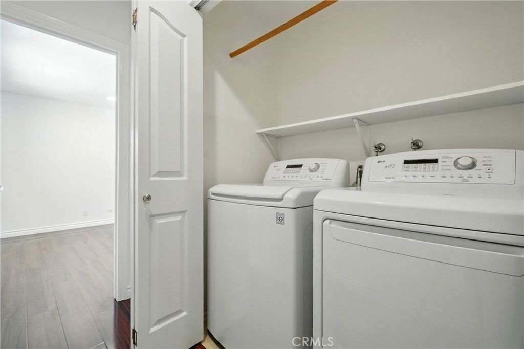 Interior, Utility Closets, Washer, Wood Texture Flooring