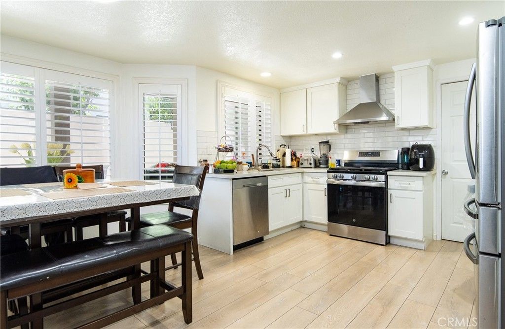 Dining room, Interior, Kitchen, Recessed Lighting, Stainless Steel Appliances, Wood Texture Flooring