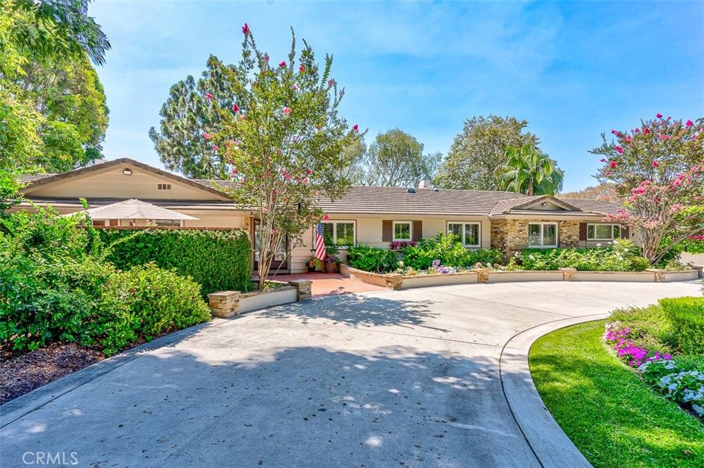 Backyard, Exterior, Facade, Ranch