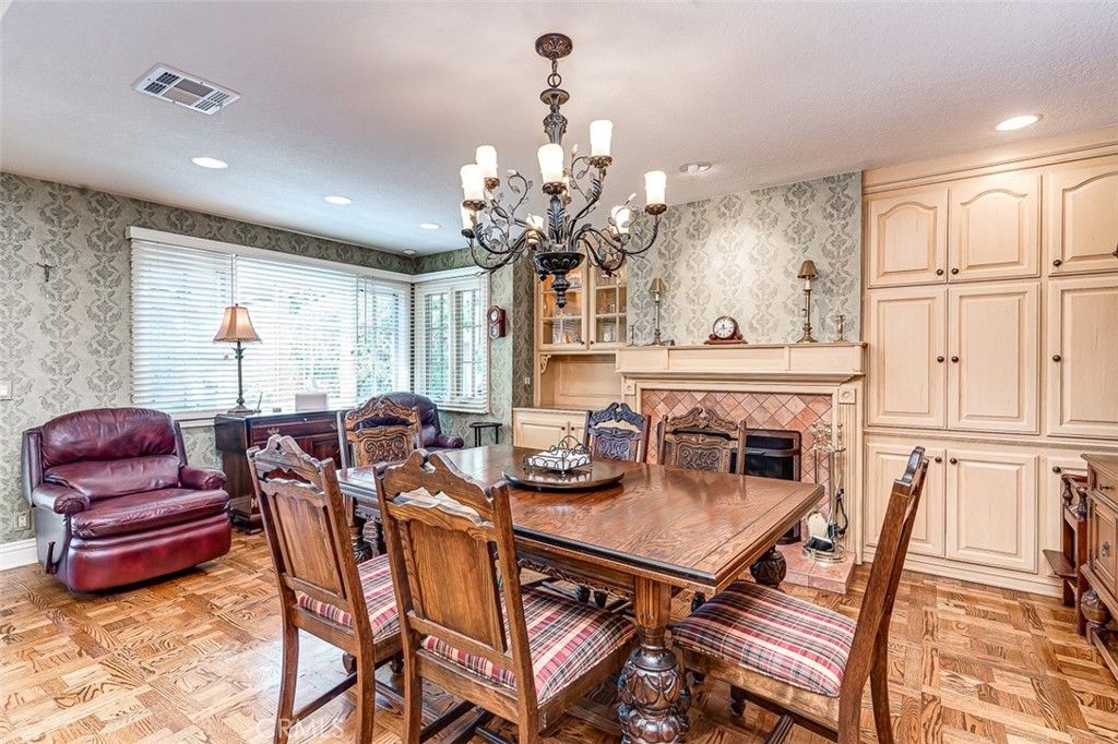 Chandelier, Dining room, Fireplace, Interior, Recessed Lighting, Wood Texture Flooring