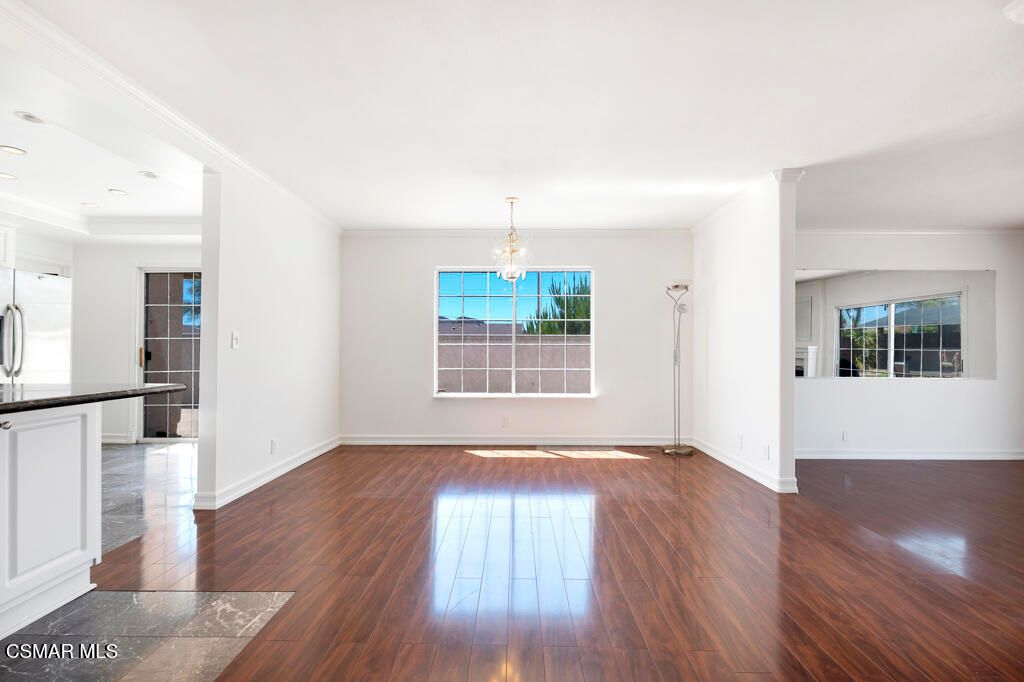 Empty room, Interior, Pendant Lights, Wood Texture Flooring