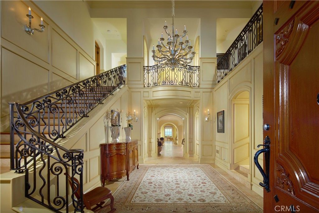 Chandelier, Interior