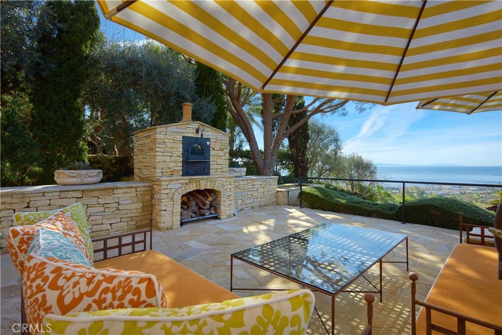 Exterior, Fireplace, Water