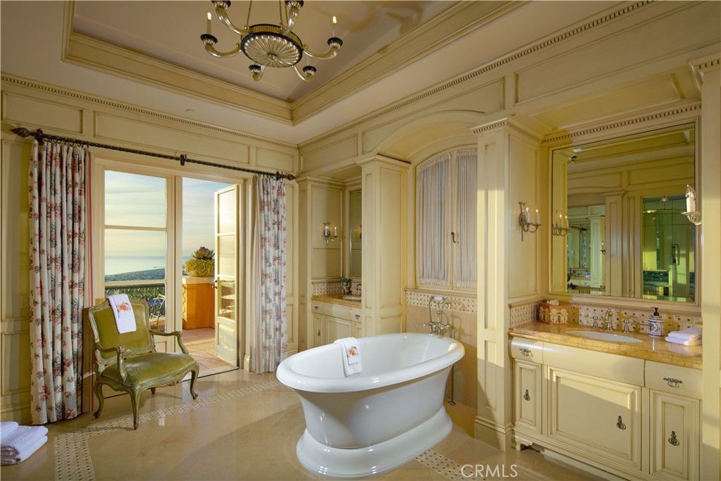 Bathroom, Chandelier, Free Standing Baths, Interior