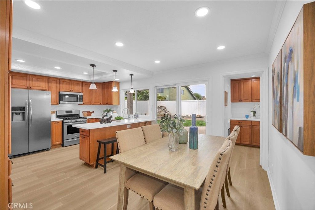 Dining room, Interior, Kitchen, Pendant Lights, Recessed Lighting, Stainless Steel Appliances, Wood Texture Flooring