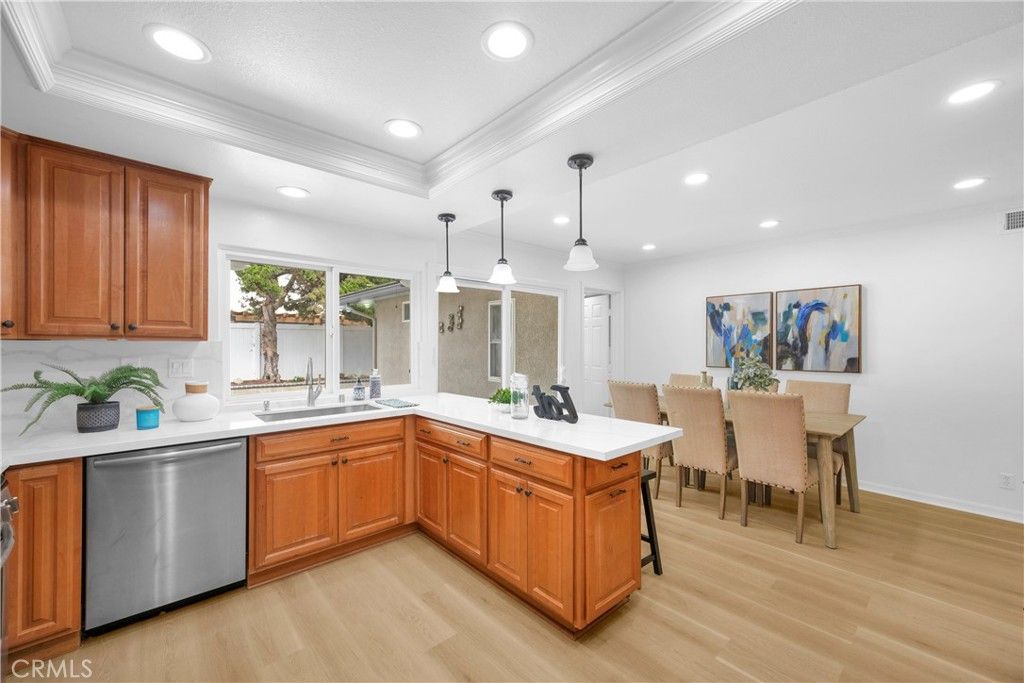 Dining room, Interior, Kitchen, Pendant Lights, Recessed Lighting, Stainless Steel Appliances, Wood Texture Flooring