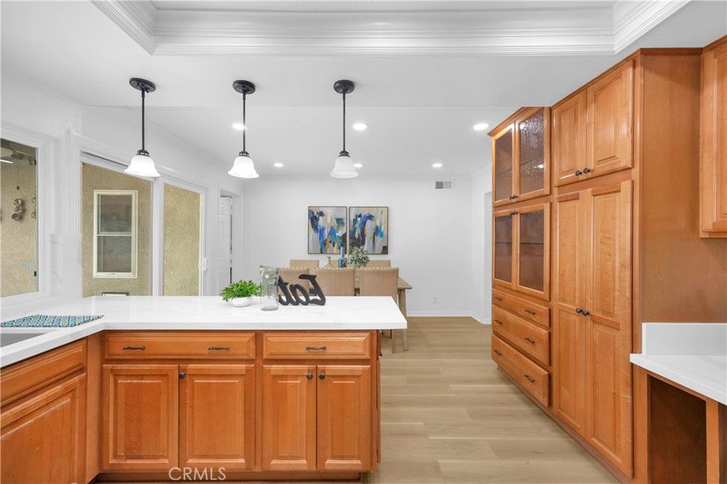 Interior, Pendant Lights, Recessed Lighting, Wood Texture Flooring
