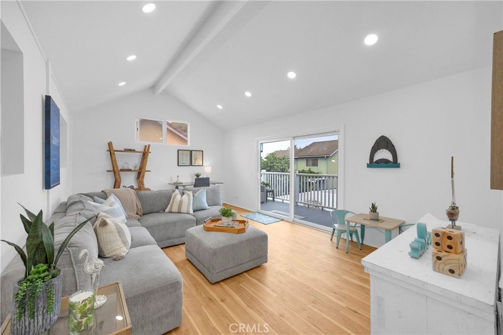 Dining room, Interior, Living room, Recessed Lighting, Wood Texture Flooring
