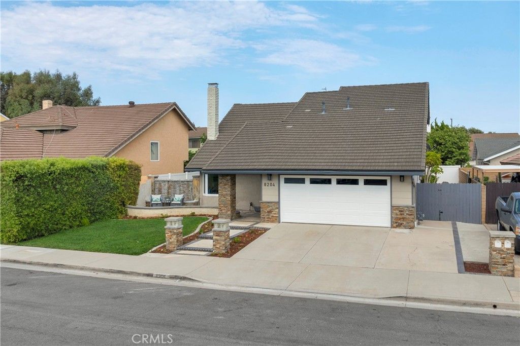Attached, Exterior, Facade, Ranch