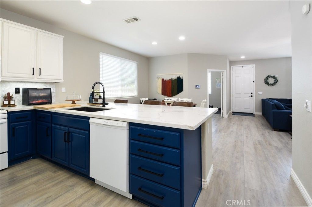 Dining room, Interior, Kitchen, Recessed Lighting, Wood Texture Flooring