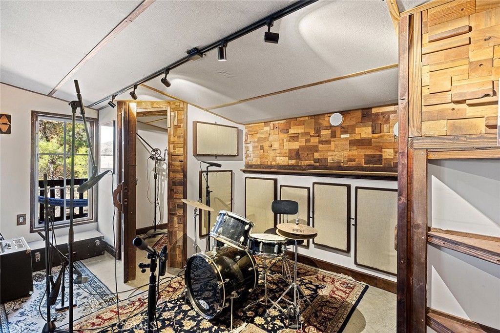 Fitness Equipment, Interior, Wooden Walls