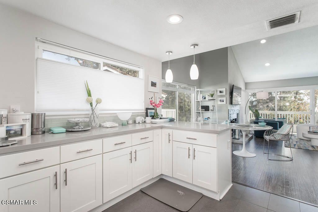 Dining room, Interior, Kitchen, Pendant Lights, Recessed Lighting, Wood Texture Flooring