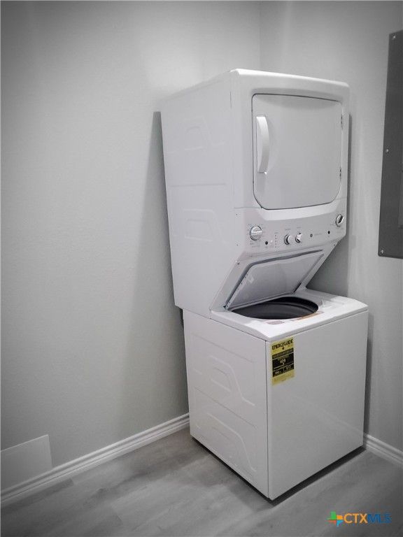 Interior, Utility Closets, Washer, Wood Texture Flooring