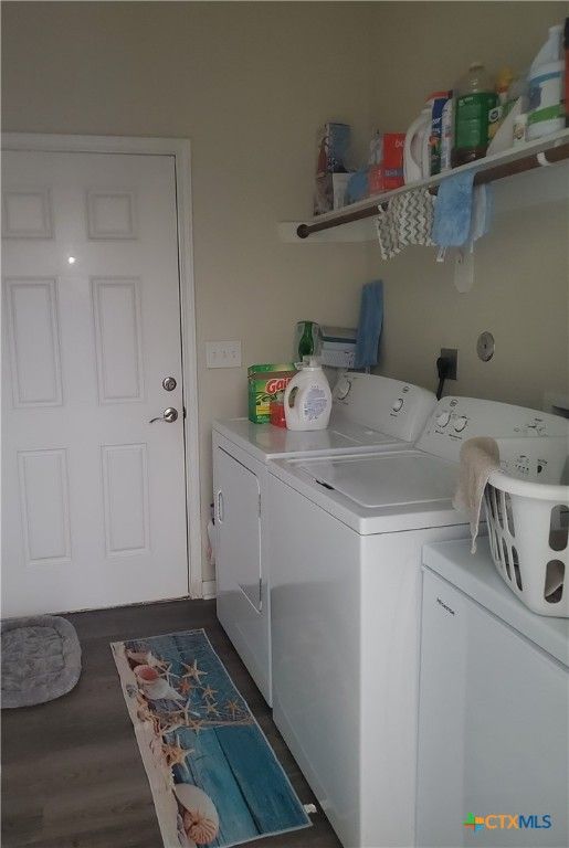 Interior, Washer, Wood Texture Flooring