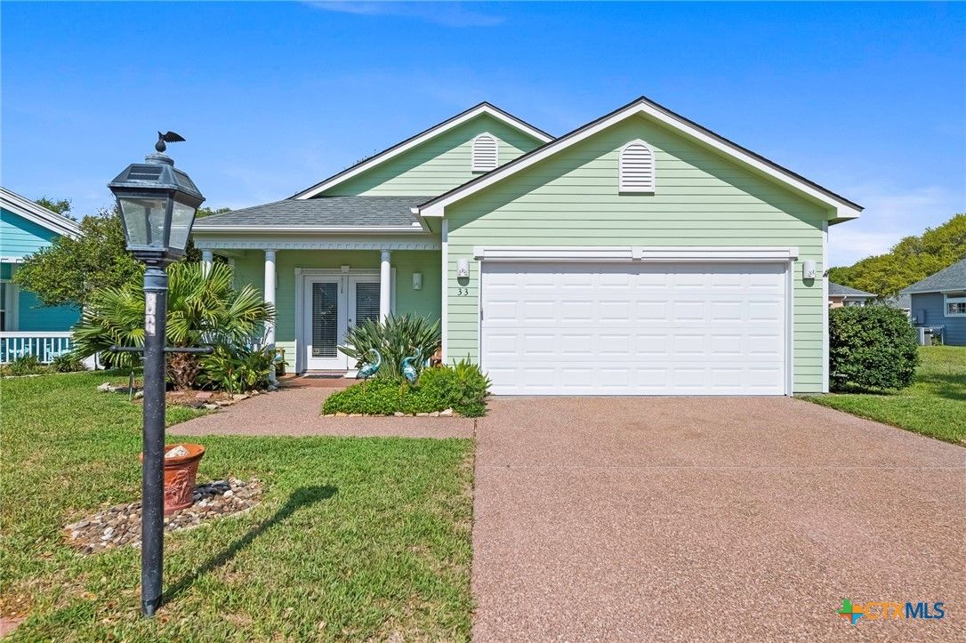 Attached, Exterior, Facade, Ranch