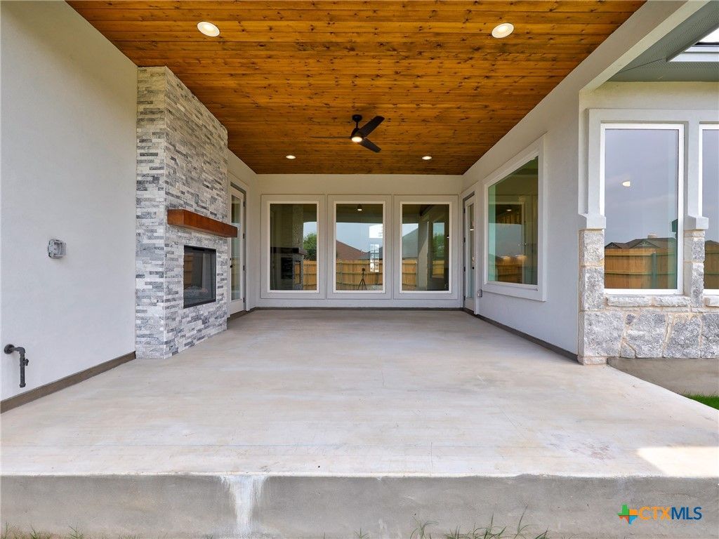 Exterior, Fireplace