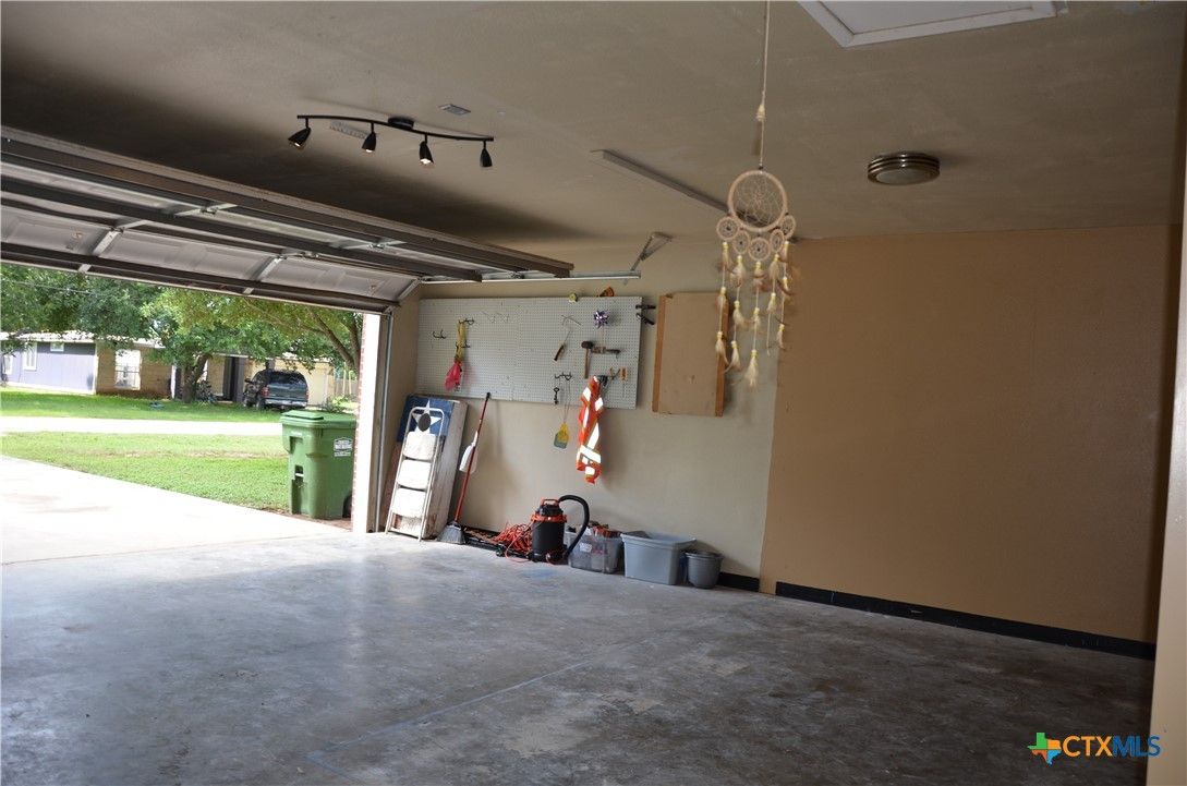 Garage, Interior