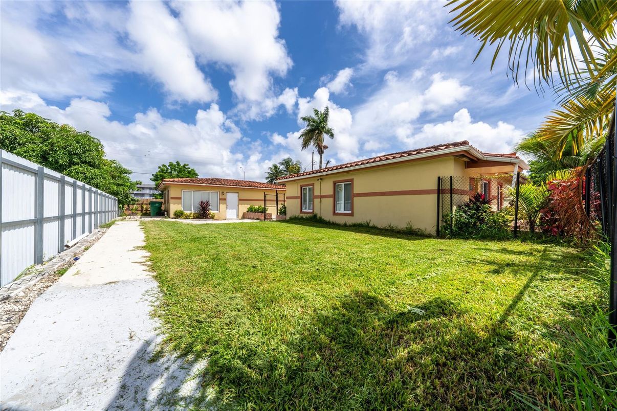 Backyard, Exterior