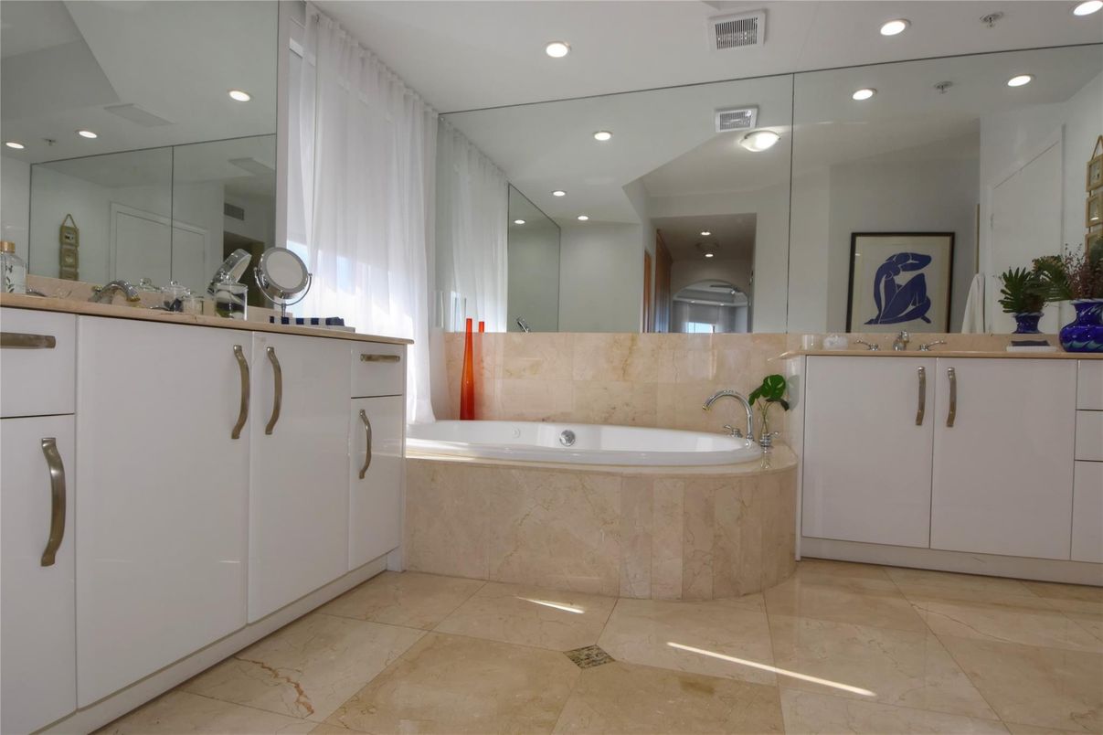 Bathroom, Interior, Recessed Lighting