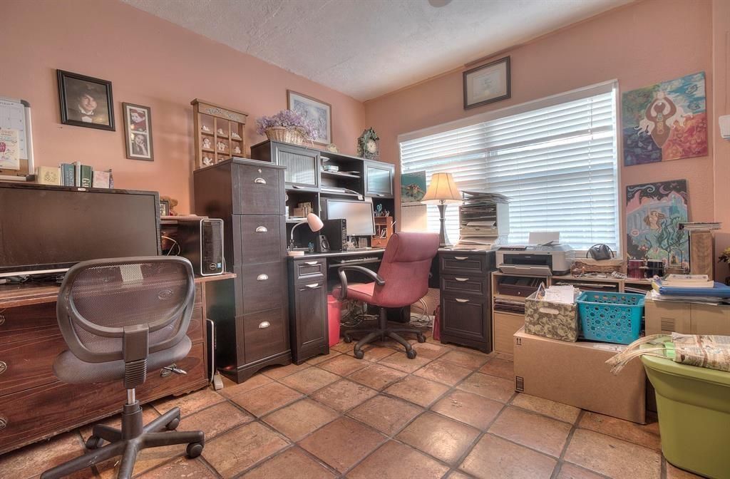 Home Office, Interior