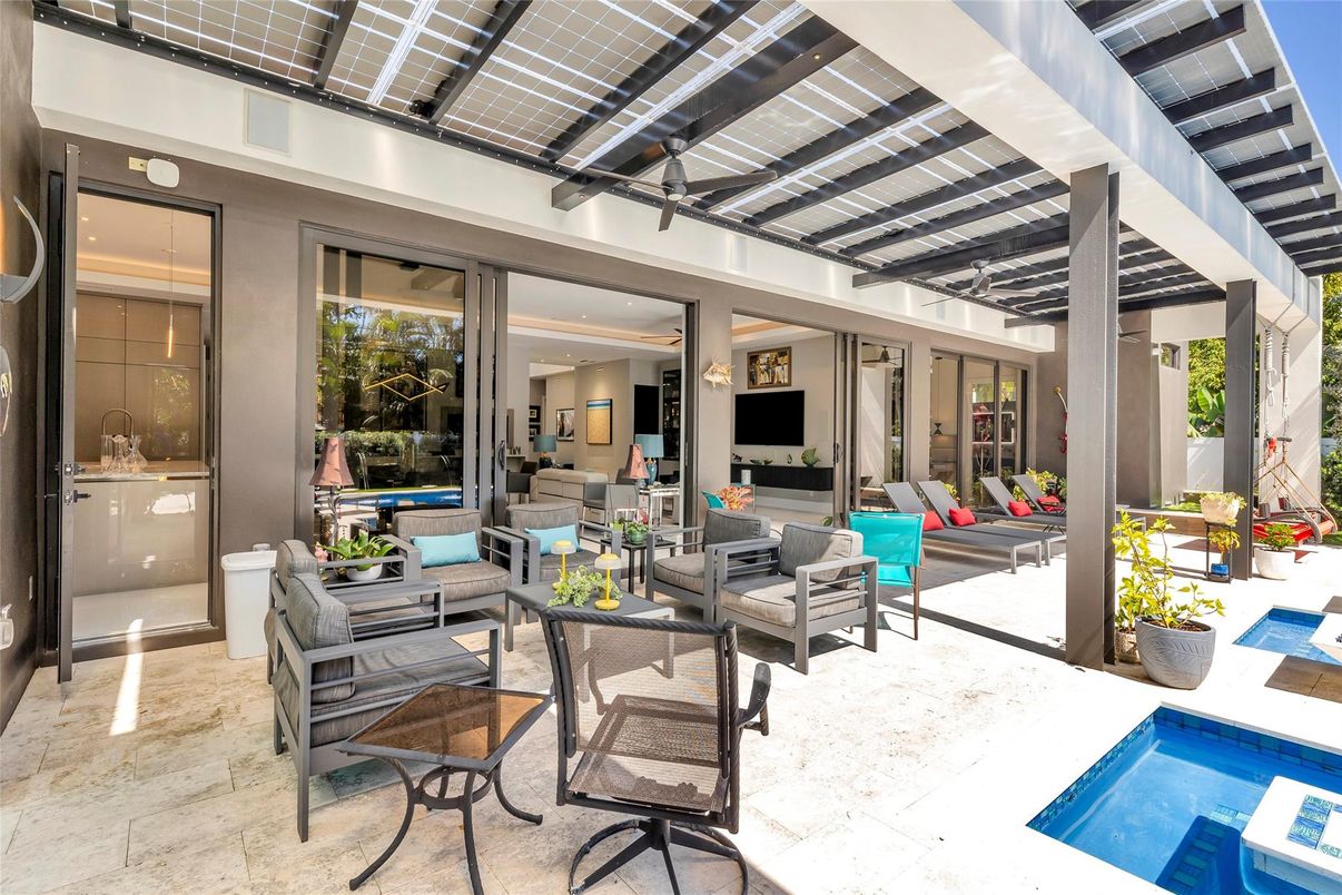 Exterior, Pool