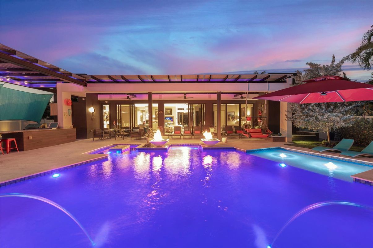 Exterior, Pool