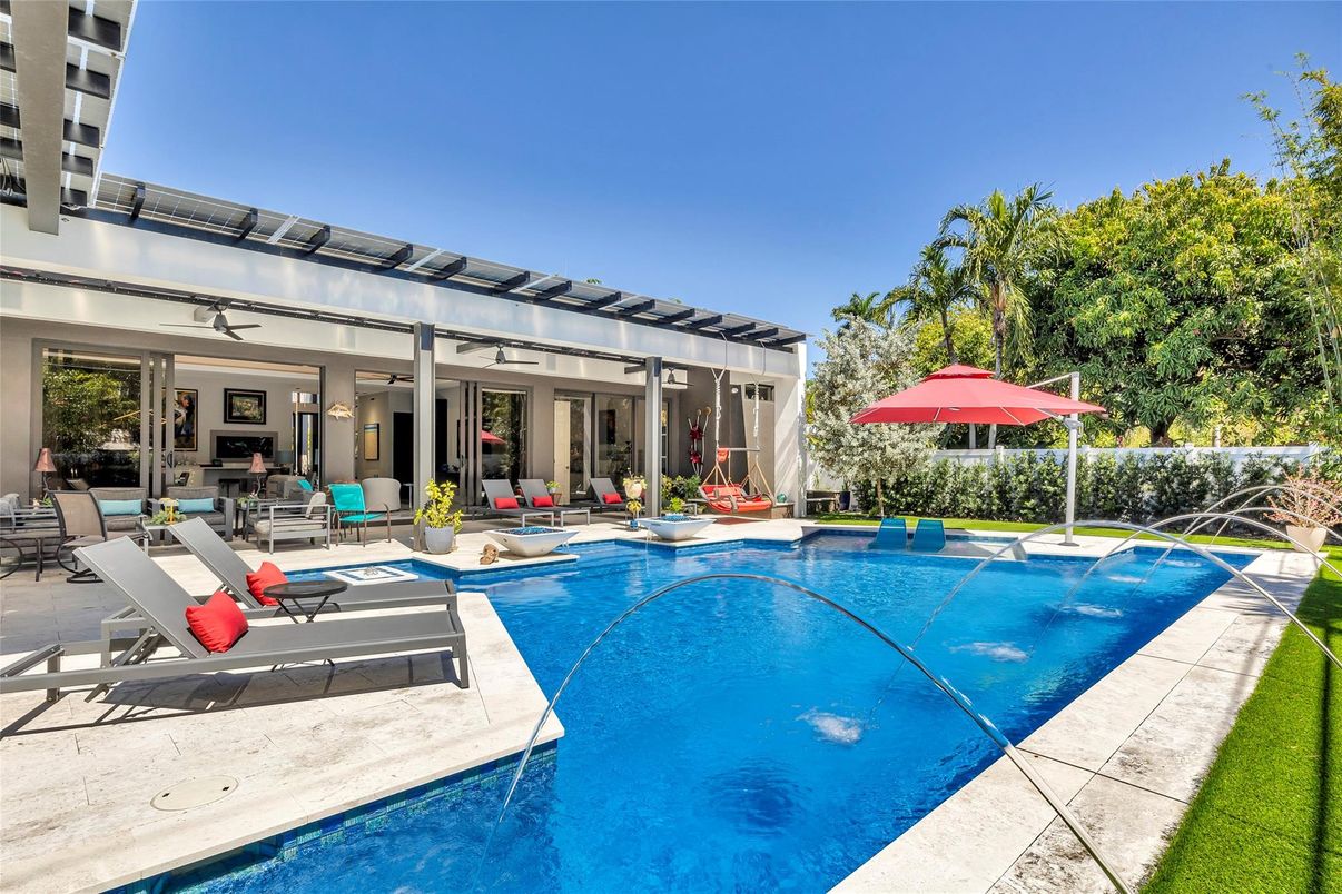 Exterior, Pool
