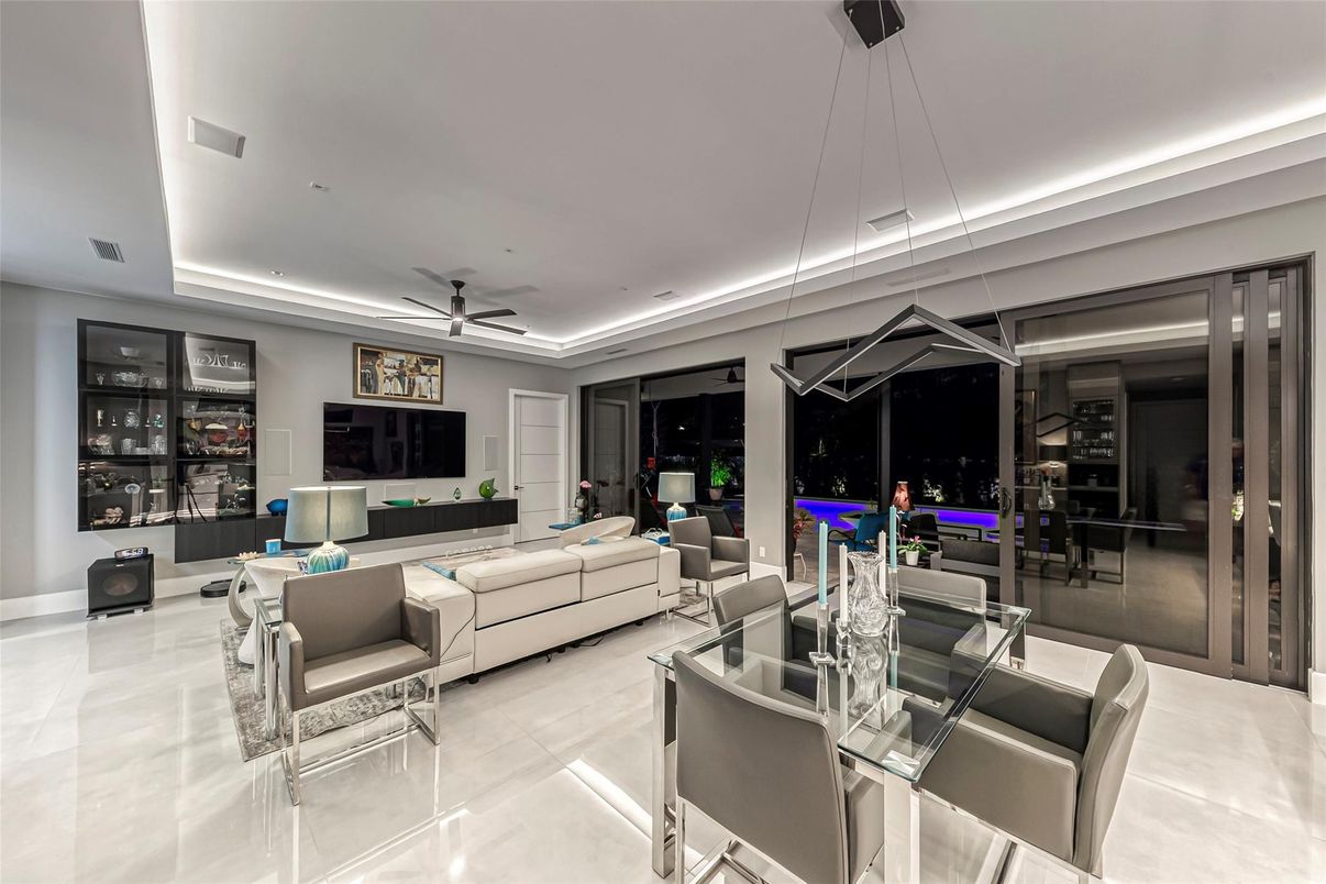 Dining room, Interior, Living room, Pendant Lights, Recessed Lighting