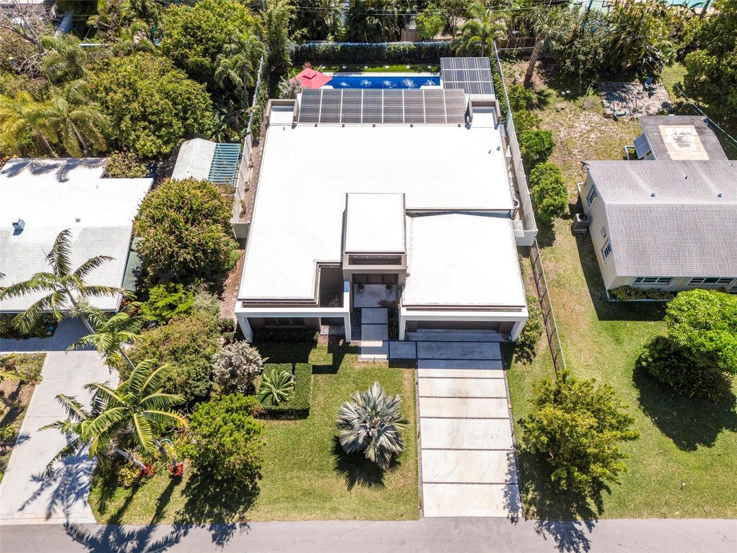 Exterior, Drone