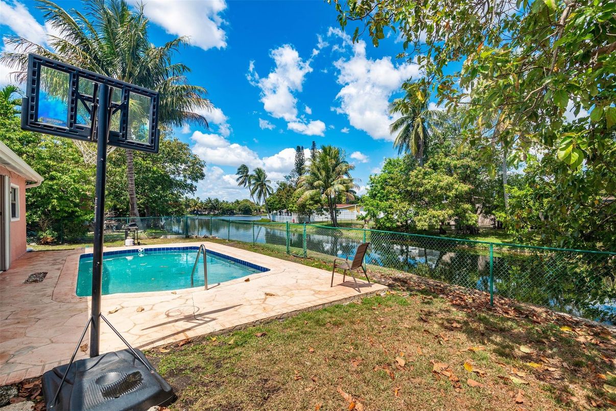 Exterior, Pool, Water