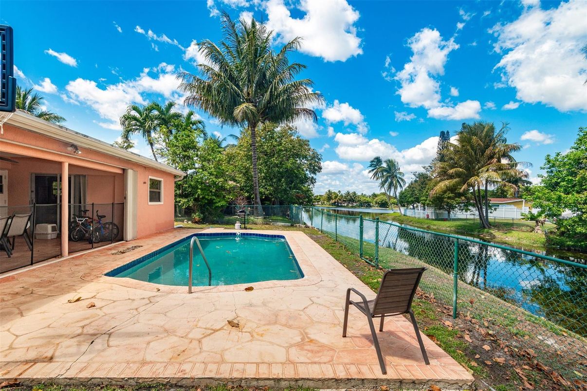 Exterior, Pool, Water