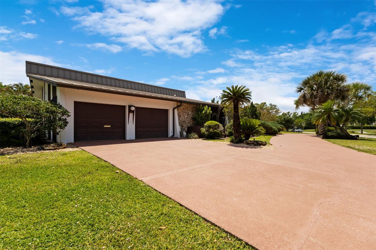 Detached Garage, Exterior