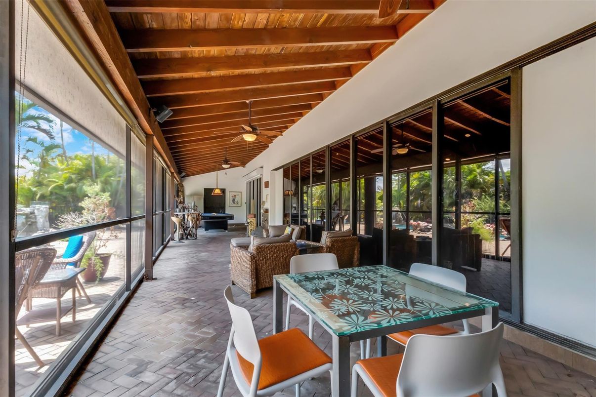 Dining room, Interior, Sun Room, Wooden Beams, Wooden Ceilings