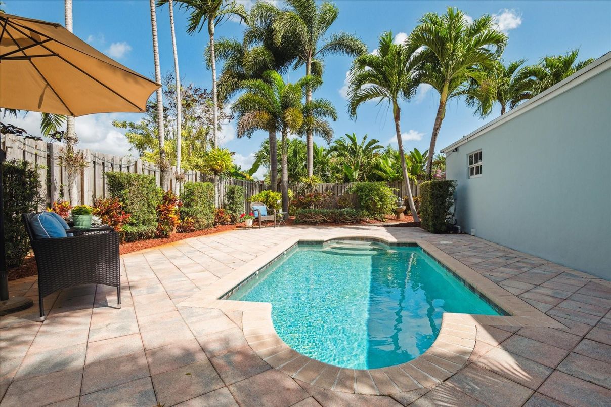 Exterior, Pool