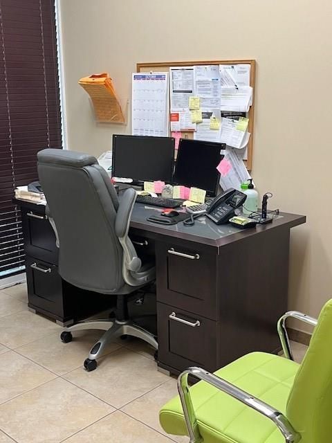 Home Office, Interior