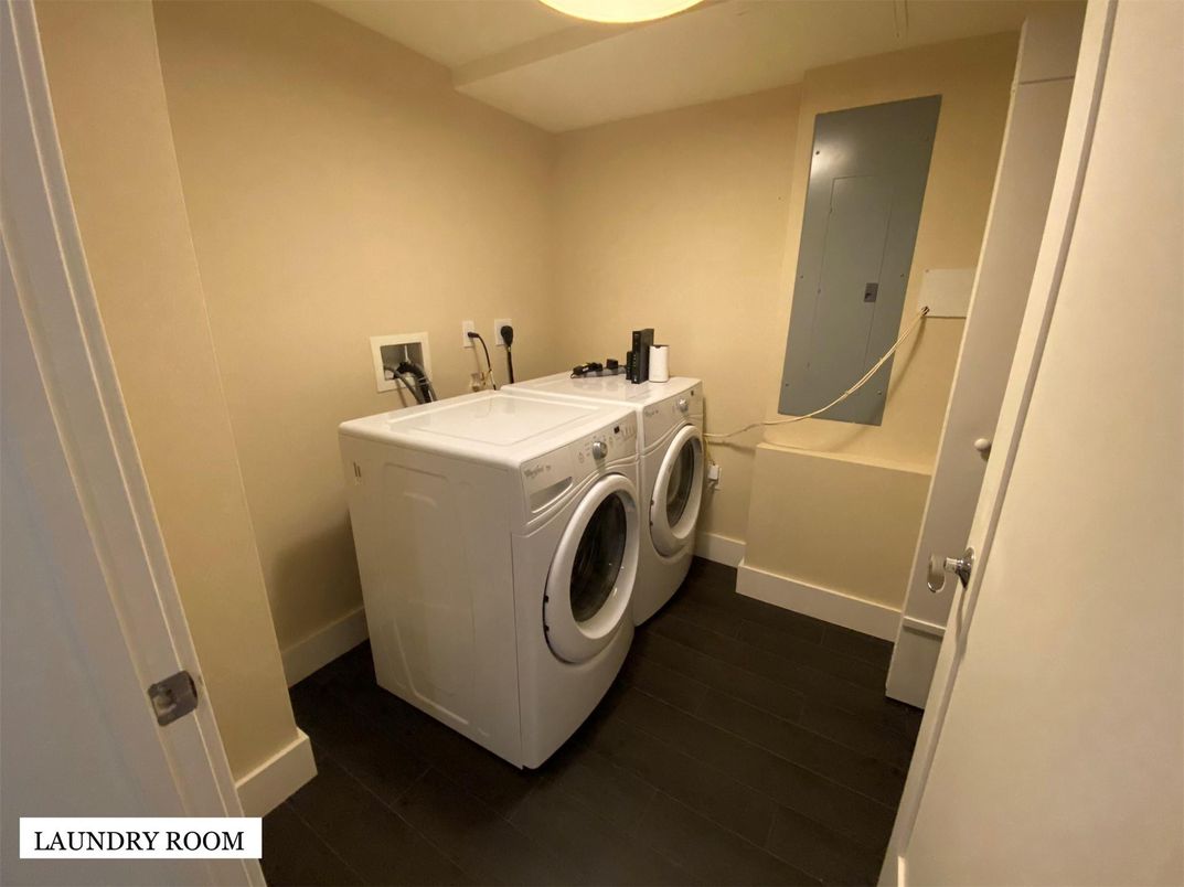 Interior, Washer, Wood Texture Flooring