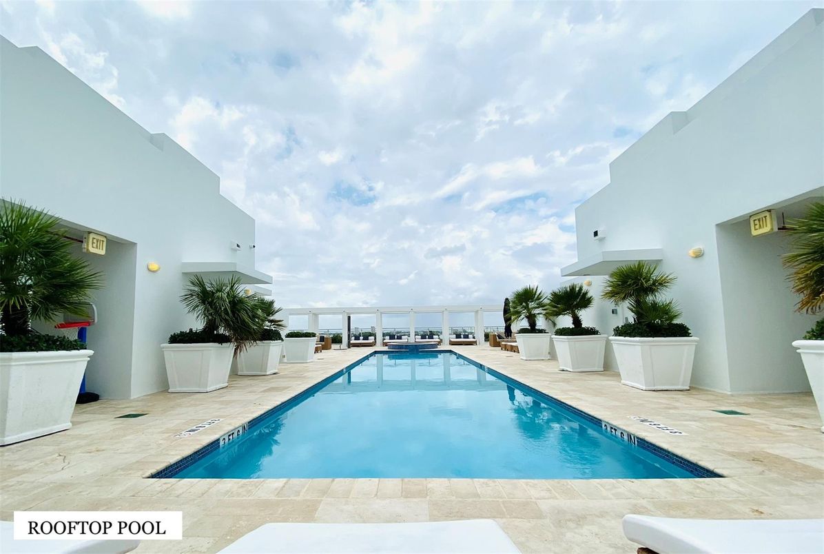 Exterior, Pool, Water