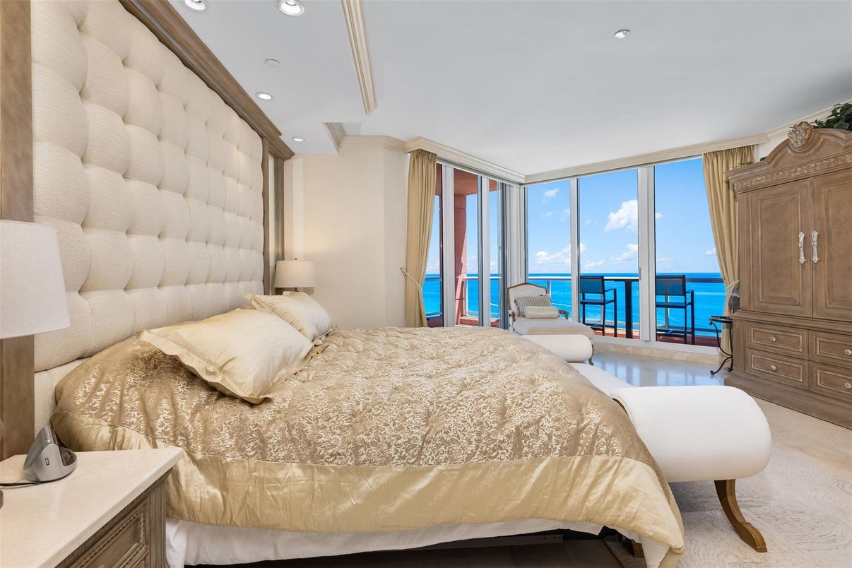 Bedroom, Interior, Recessed Lighting, Water